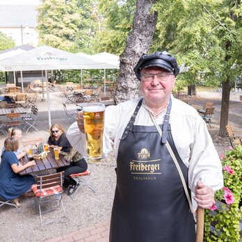 Braumeister Michael empfiehlt den Biergarten